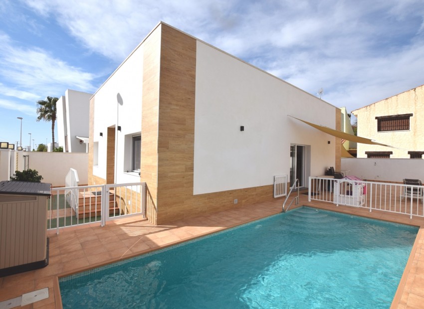 Sale - Villa -
Alicante* - Almoradi*