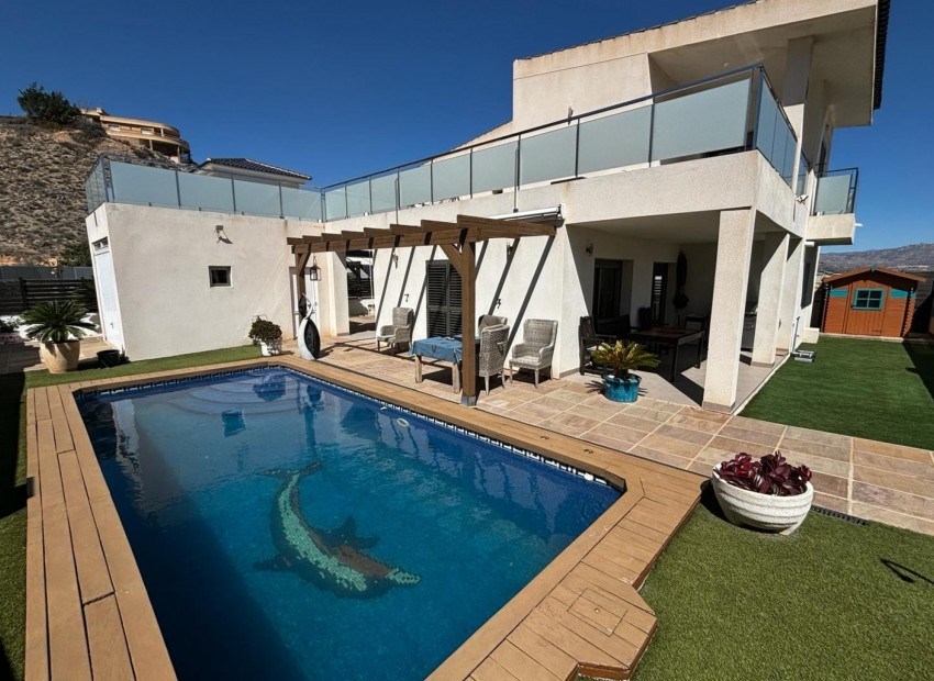 Sale - Villa -
Alicante* - Cox*