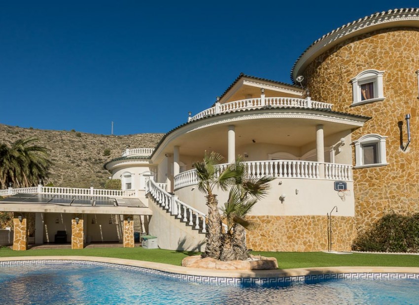 Sale - Villa -
Alicante* - Hondón de las Nieves*