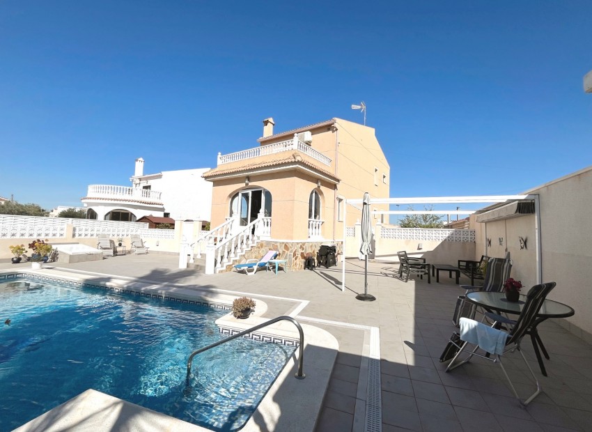 Sale - Villa -
Benijofar* - Monte Azul/ El Dorado