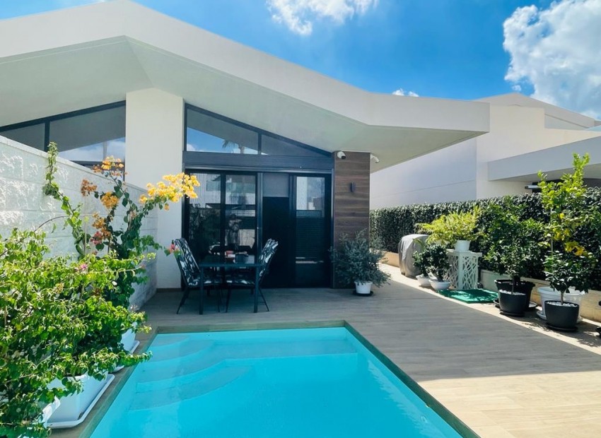 Sale - Villa -
Benijofar*