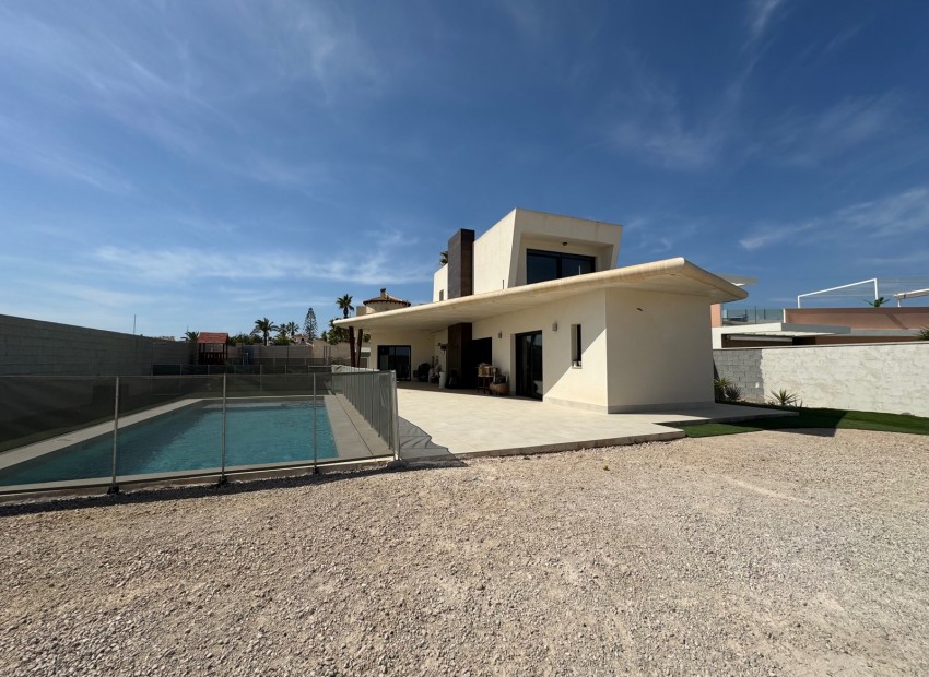 Sale - Villa -
Ciudad Quesada