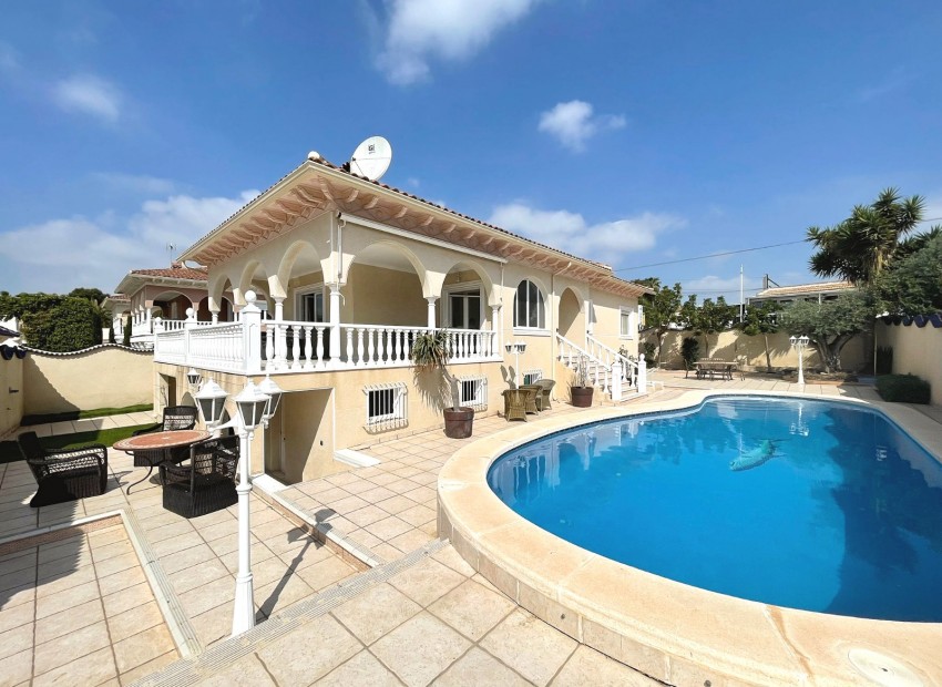 Sale - Villa -
Cuidad Quesada* - Central Quesada
