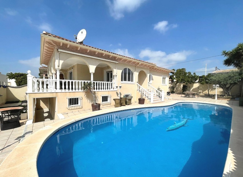 Sale - Villa -
Cuidad Quesada* - Central Quesada