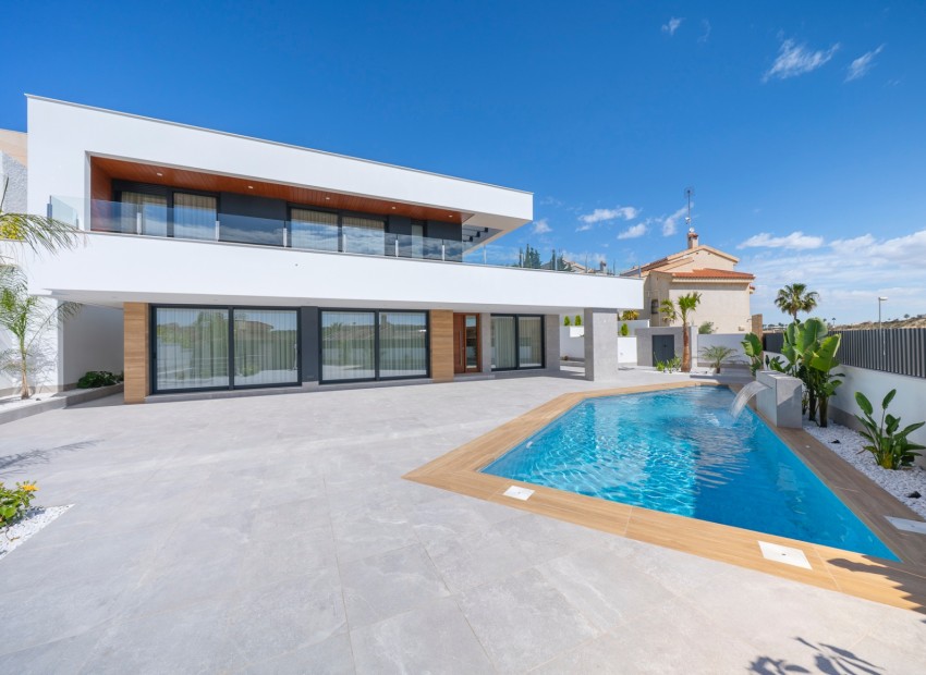 Sale - Villa -
Cuidad Quesada* - La Marquesa Golf