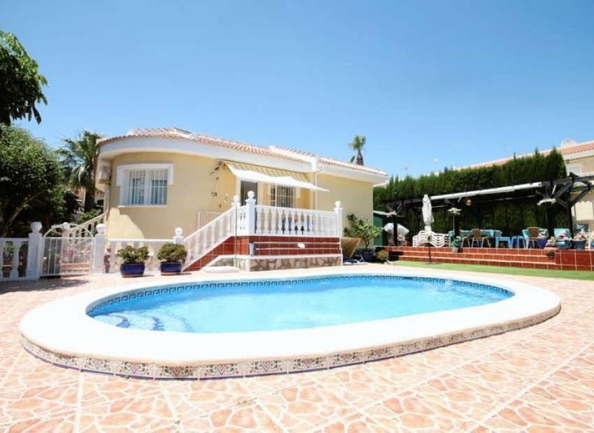 Sale - Villa -
Cuidad Quesada*