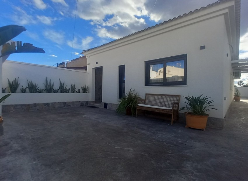 Sale - Villa -
El Chaparral