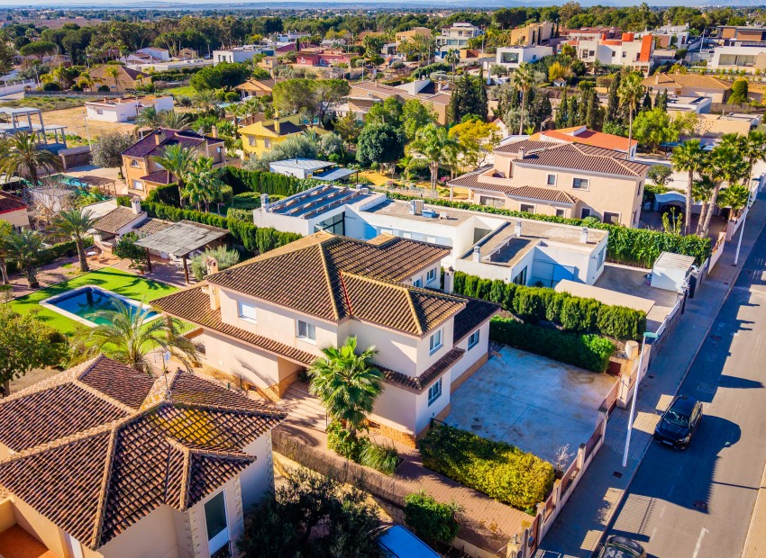 Sale - Villa -
Elche* - Elche