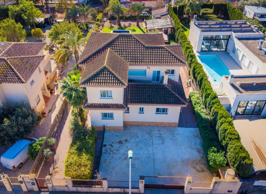 Sale - Villa -
Elche* - Elche