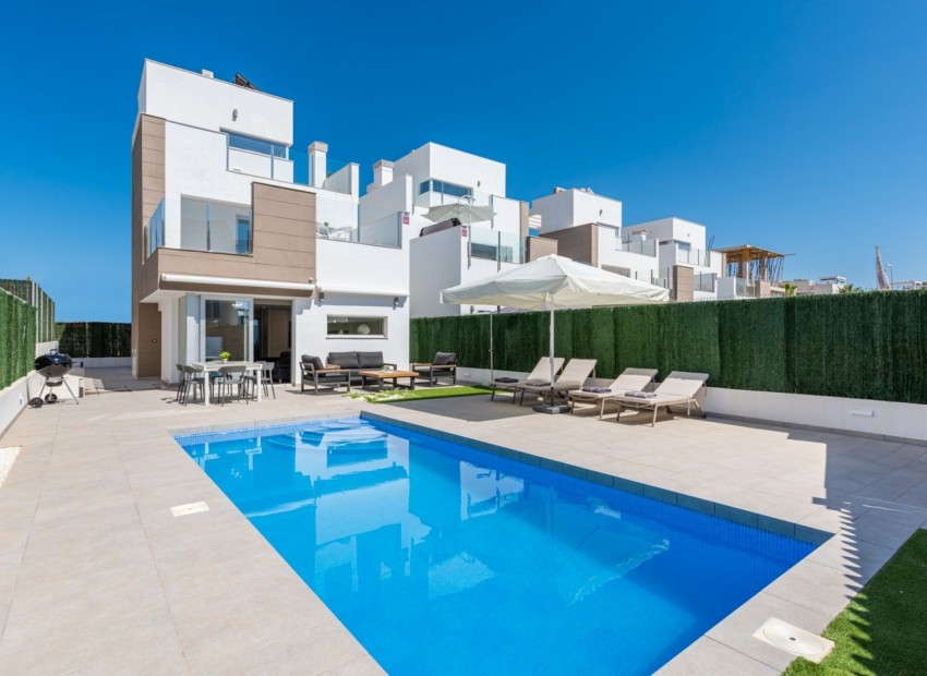 Sale - Villa -
Guardamar del Segura - El Raso