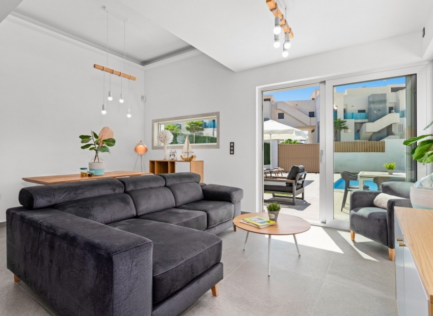 Sale - Villa -
Guardamar del Segura - El Raso
