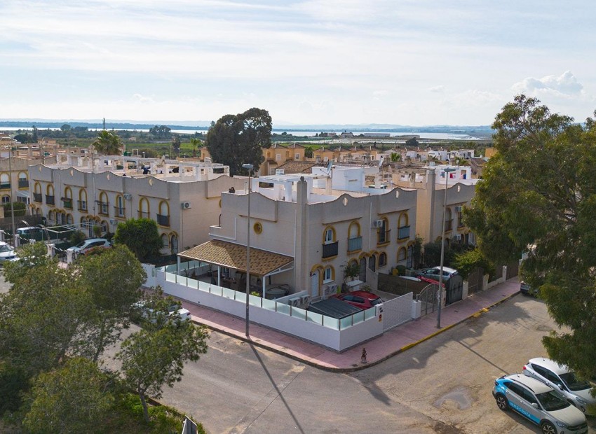 Sale - Villa -
Guardamar del Segura* - Urbanizaciones