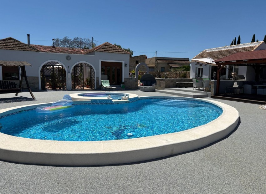 Sale - Villa -
Jacarilla - Jacarilla - Country