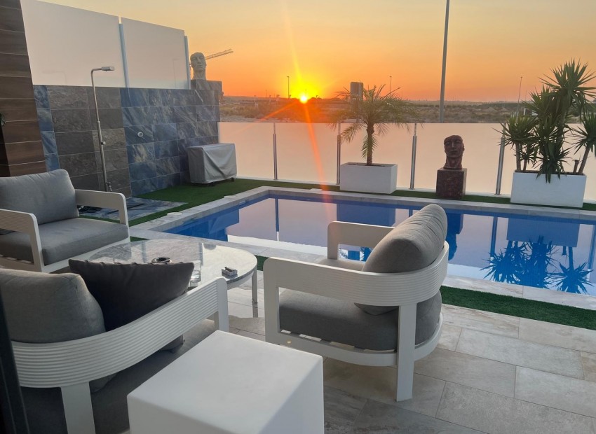 Sale - Villa -
Los Montesinos - Entre Naranjos / Vistabella Golf