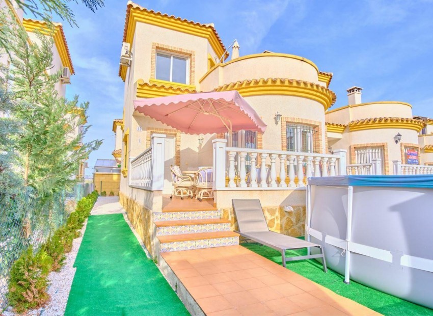 Sale - Villa -
Los Montesinos* - La Herada