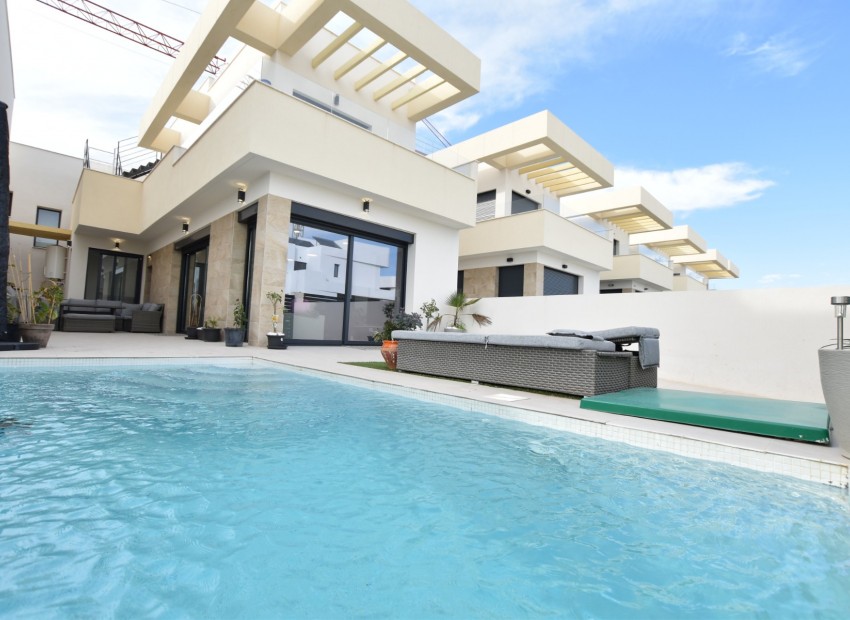 Sale - Villa -
Los Montesinos - La Herrada