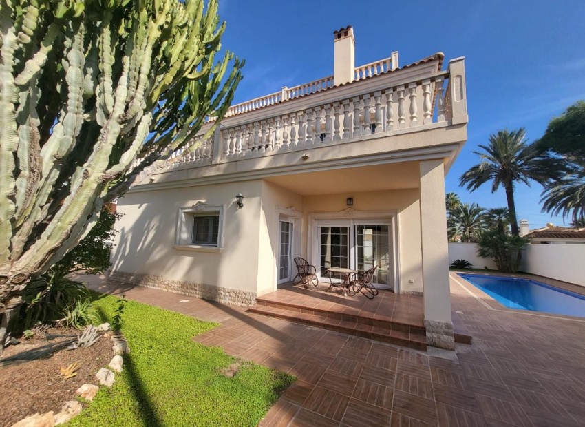 Sale - Villa -
Orihuela Costa* - Cabo Roig