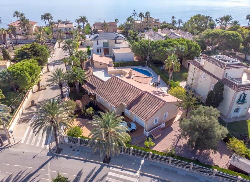 Sale - Villa -
Orihuela Costa - Cabo Roig