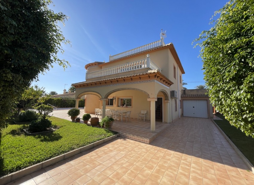 Sale - Villa -
Orihuela Costa* - Cabo Roig*