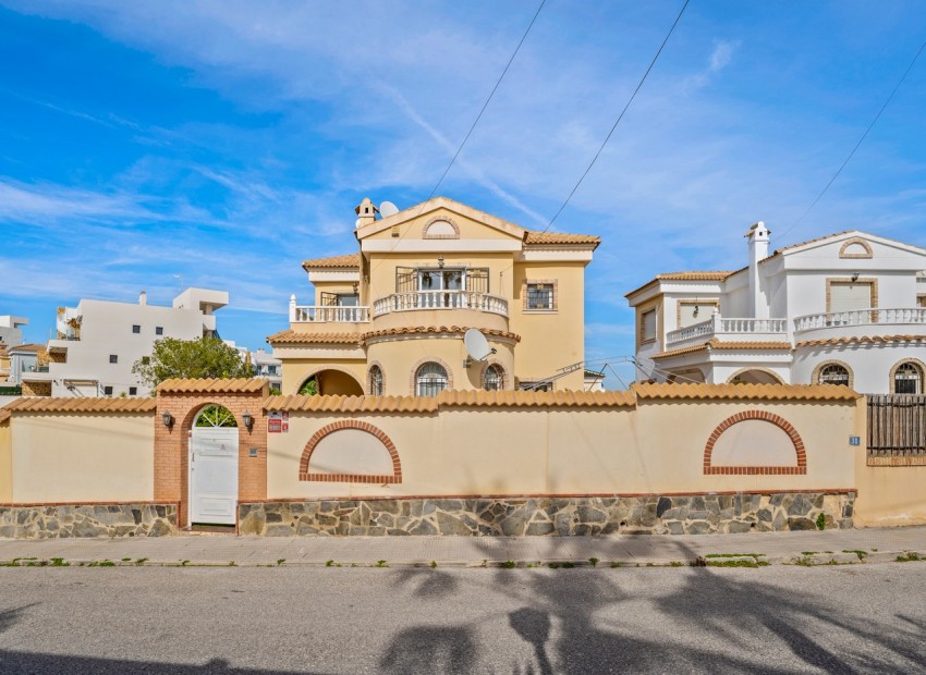 Sale - Villa -
Orihuela Costa* - Castillo de Don Juan