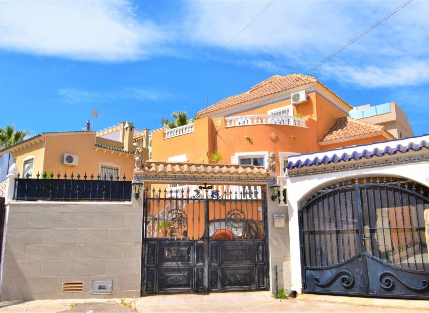 Sale - Villa -
Orihuela Costa - El Galan