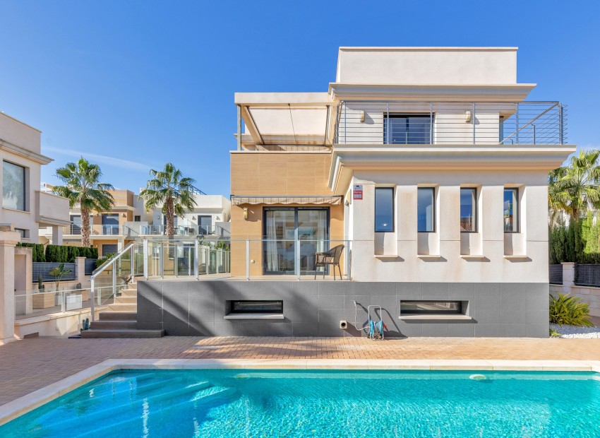 Sale - Villa -
Orihuela Costa - La Zenia