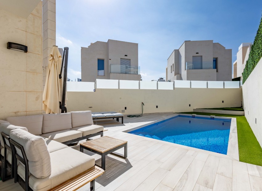 Sale - Villa -
Orihuela Costa* - Lomas de Cabo Roig