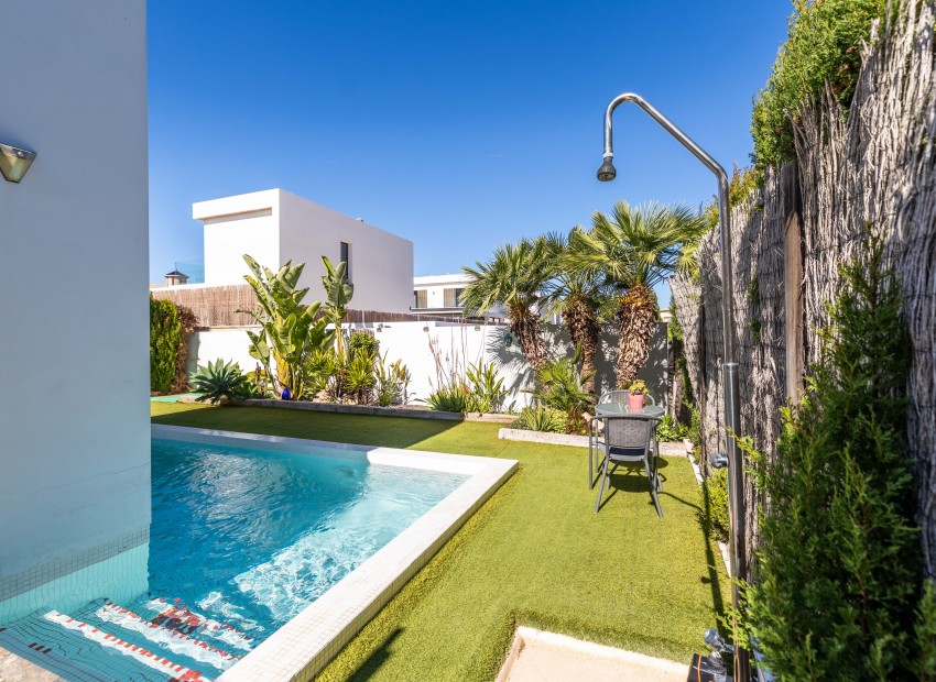 Sale - Villa -
Orihuela Costa* - Lomas de Cabo Roig