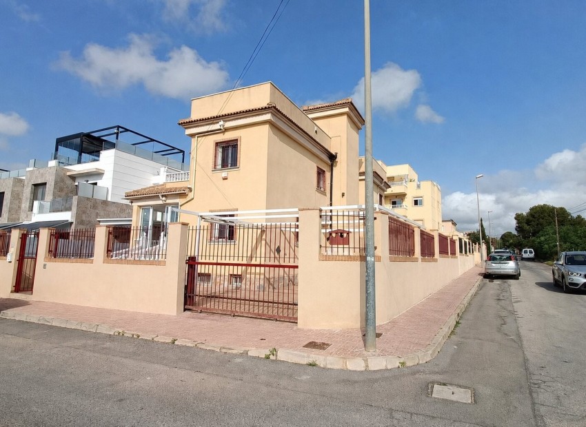 Sale - Villa -
Orihuela Costa - Lomas de Don Juan