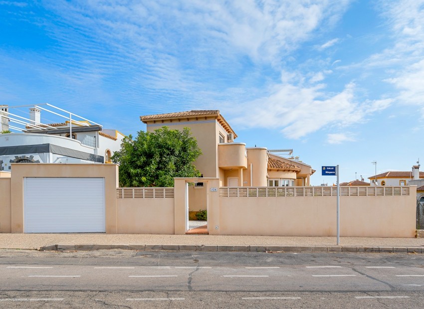 Sale - Villa -
Orihuela Costa* - Los Dolses*