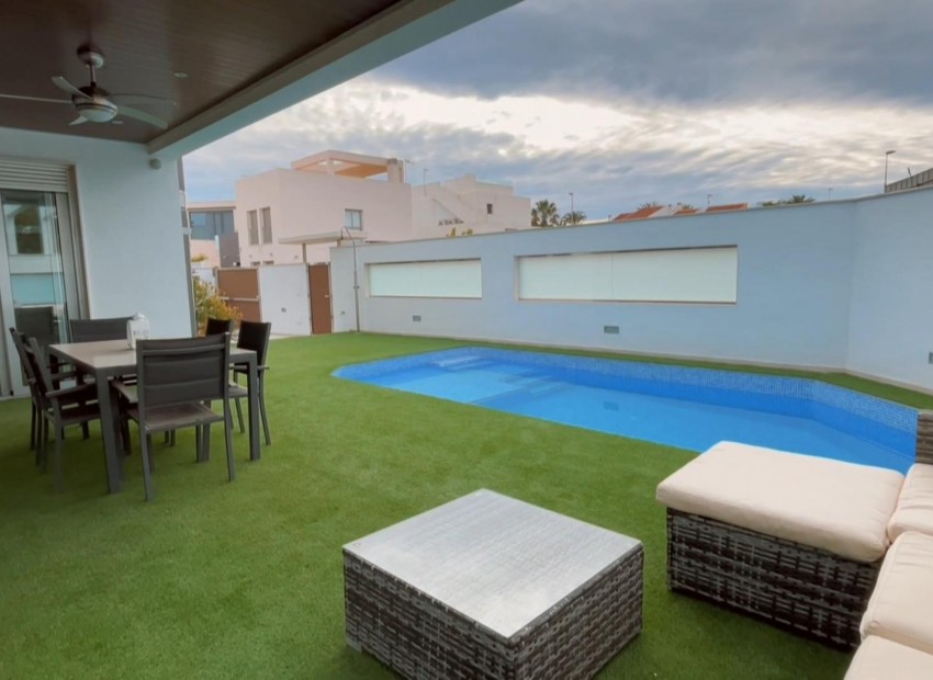 Sale - Villa -
Orihuela Costa* - Mil Palmeras*