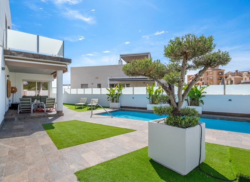 Sale - Villa -
Orihuela Costa* - Pau 8*