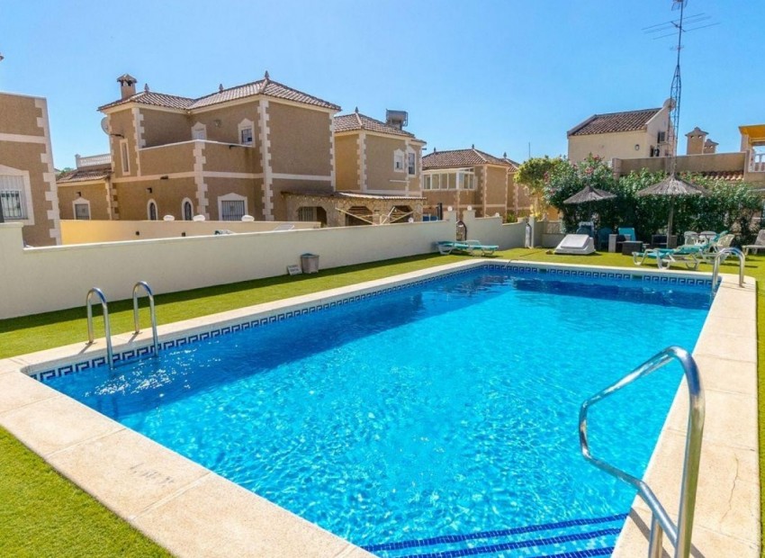 Sale - Villa -
Orihuela Costa* - Villamartin*