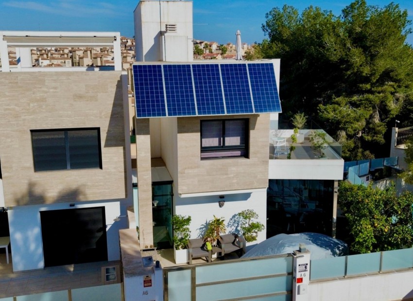 Sale - Villa -
Orihuela Costa* - Villamartin*