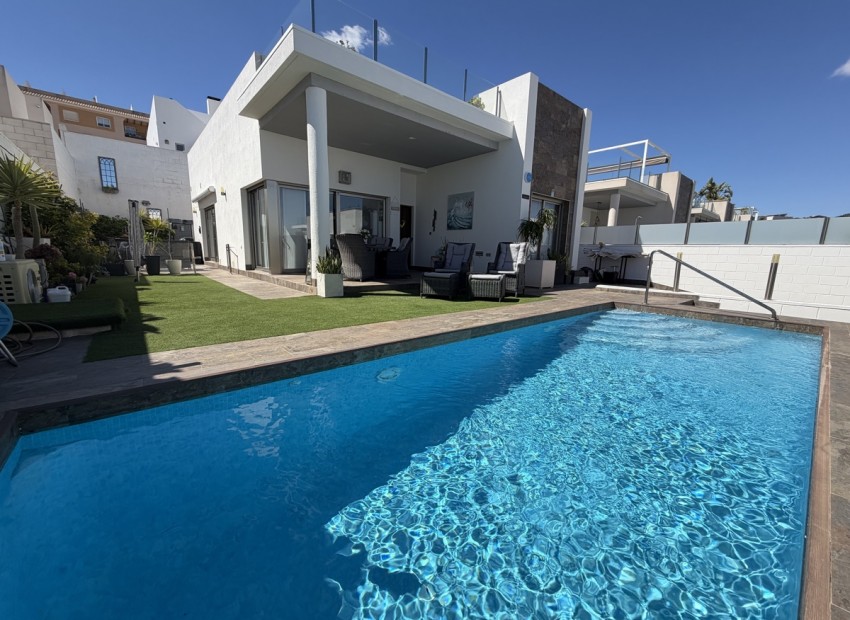 Sale - Villa -
Orihuela Costa - Villamartin