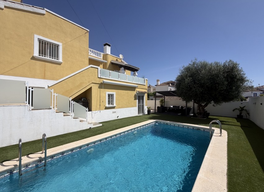 Sale - Villa -
Orihuela Costa - Villamartin