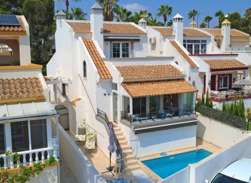 Sale - Villa -
Orihuela Costa - Villamartin
