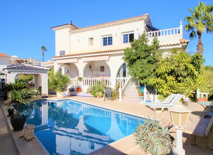 Sale - Villa -
Orihuela Costa* - Villamartin*