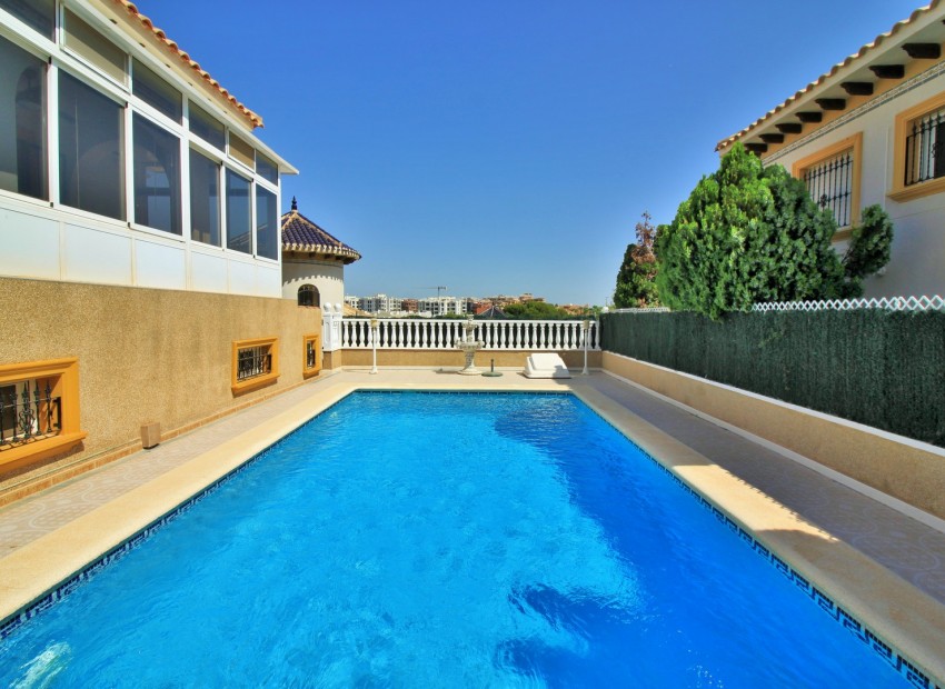 Sale - Villa -
Orihuela Costa* - Villamartin*