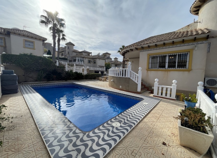 Sale - Villa -
Orihuela Costa* - Villamartin*