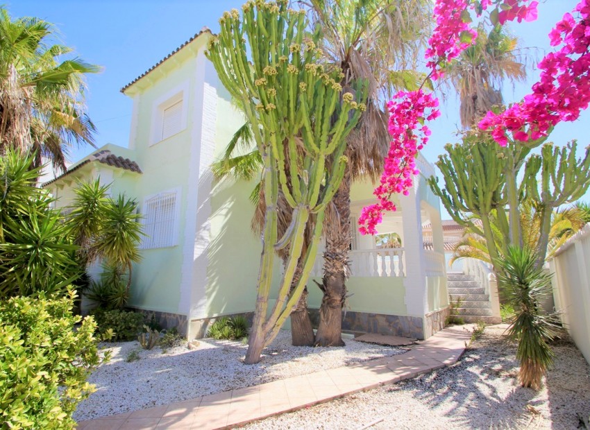 Sale - Villa -
Orihuela Costa* - Villamartin*