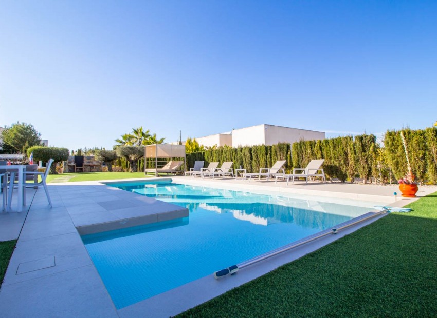 Sale - Villa -
Orihuela - Las colinas