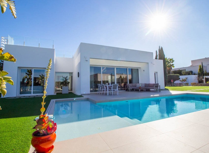 Sale - Villa -
Orihuela* - Las colinas