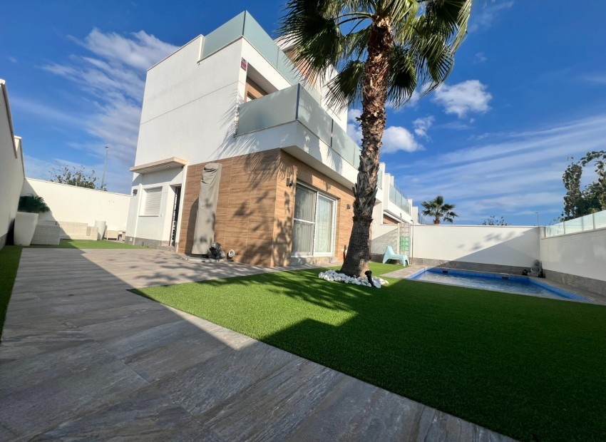 Sale - Villa -
Pilar de la Horedada*