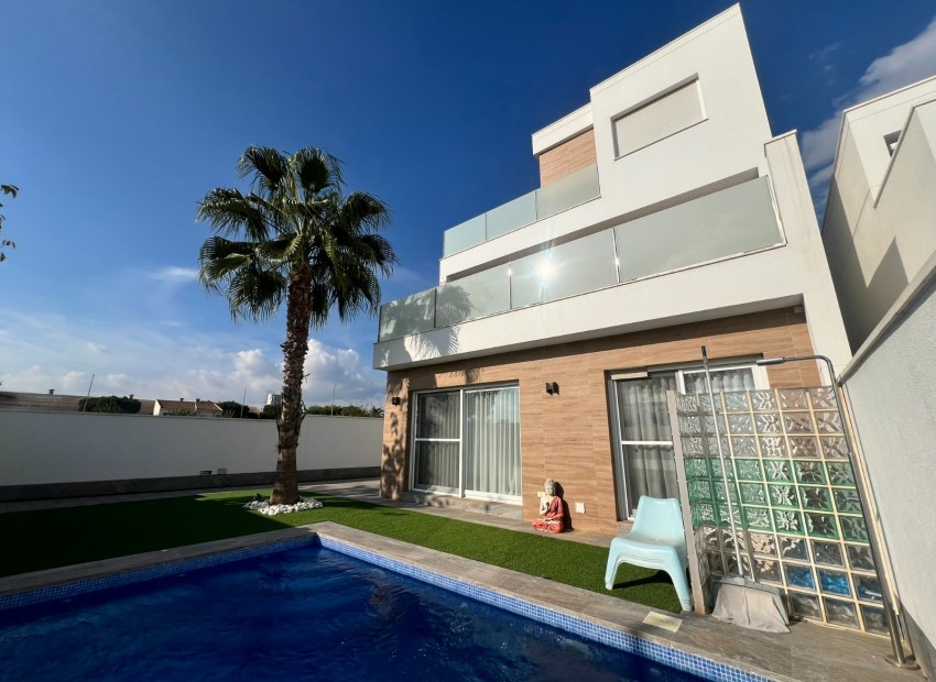 Sale - Villa -
Pilar de la Horedada*