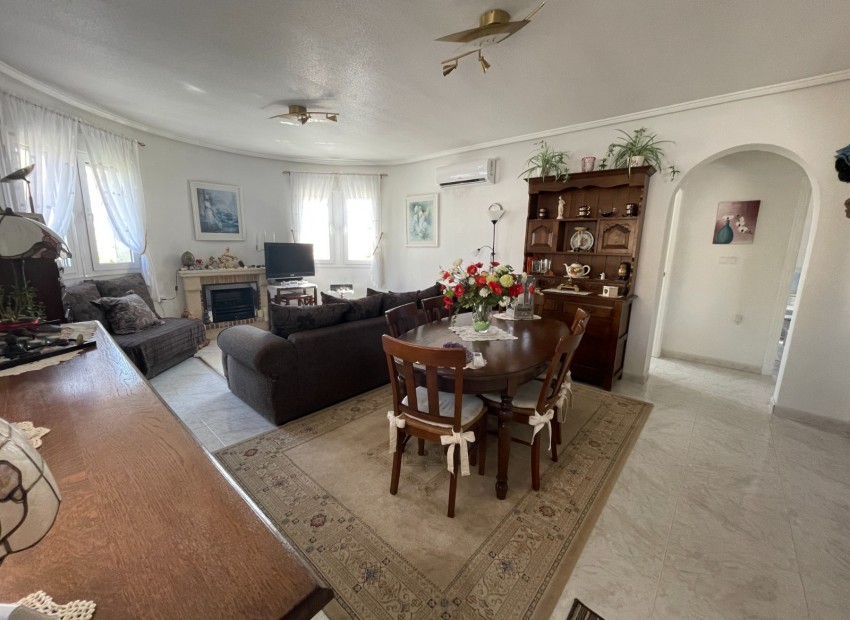 Sale - Villa -
Rojales