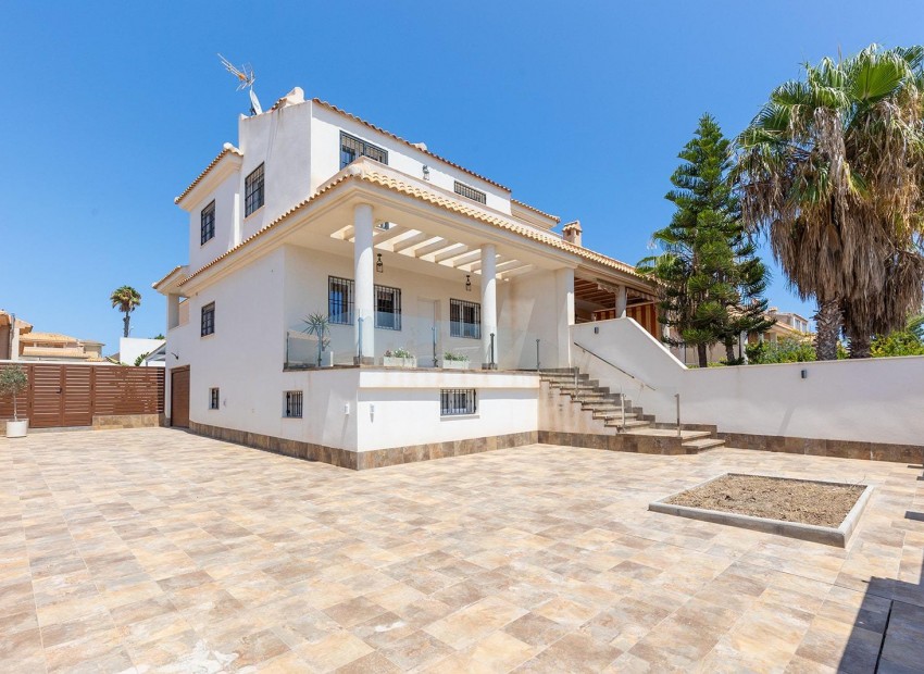 Sale - Villa -
Torrevieja* - Aguas Nuevas