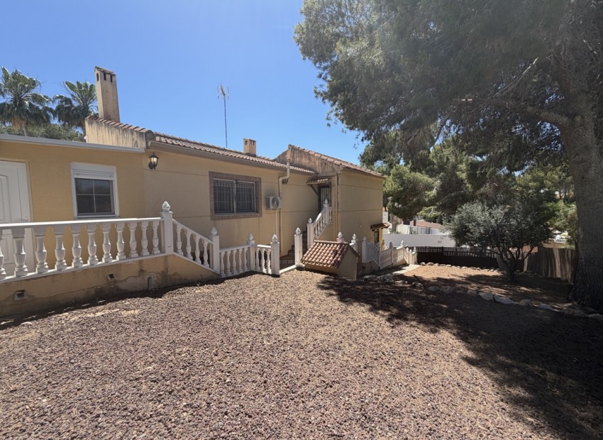 Sale - Villa -
Torrevieja - Los Balcones