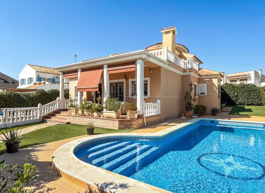 Sale - Villa -
Torrevieja* - Torrelamata - La Mata