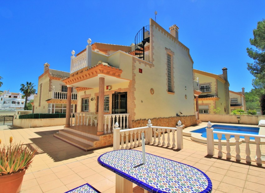 Sale - Villa -
Villamartin - Los Dolses